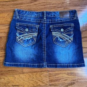Maurices size 5/6 your jeans, know woman’s denim mini skirt with frayed detail